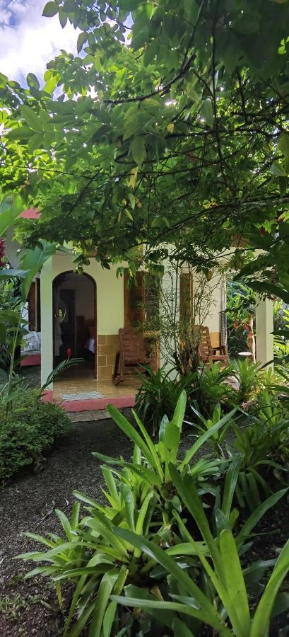 Cabinas Tito Cahuita Eksteriør bilde