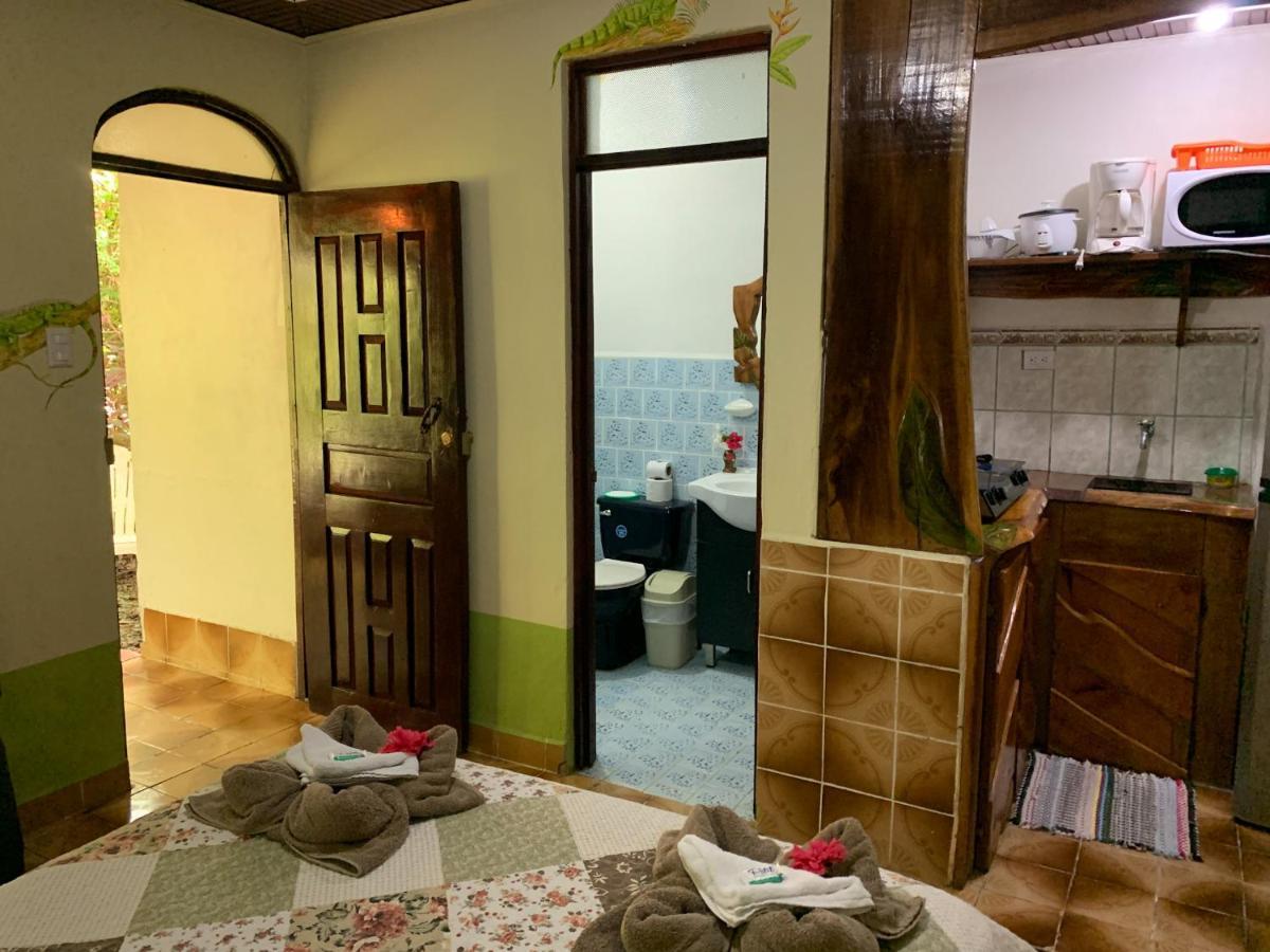 Cabinas Tito Cahuita Eksteriør bilde