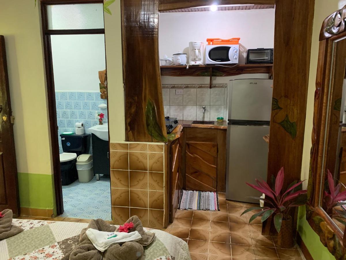Cabinas Tito Cahuita Eksteriør bilde