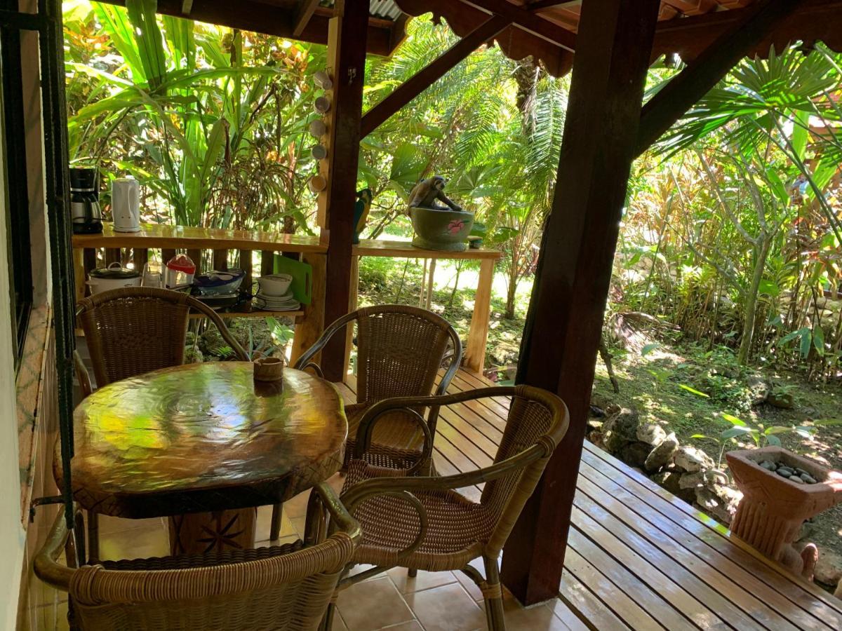 Cabinas Tito Cahuita Eksteriør bilde
