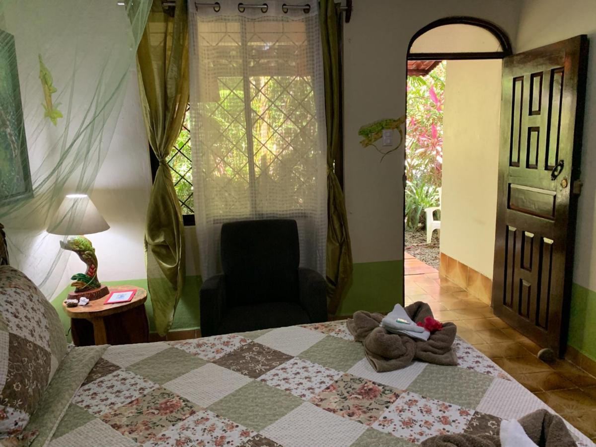Cabinas Tito Cahuita Eksteriør bilde