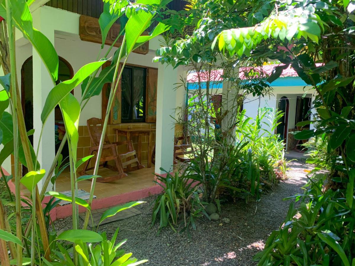 Cabinas Tito Cahuita Eksteriør bilde