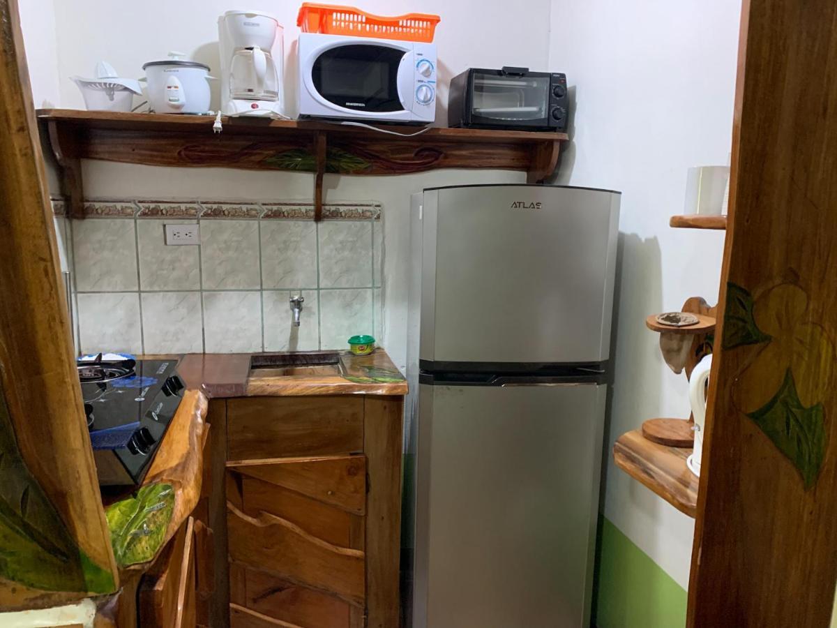 Cabinas Tito Cahuita Eksteriør bilde