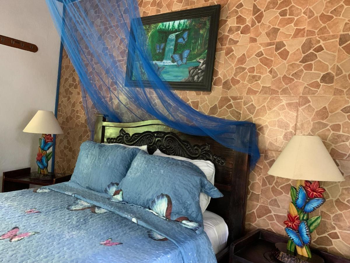 Cabinas Tito Cahuita Eksteriør bilde
