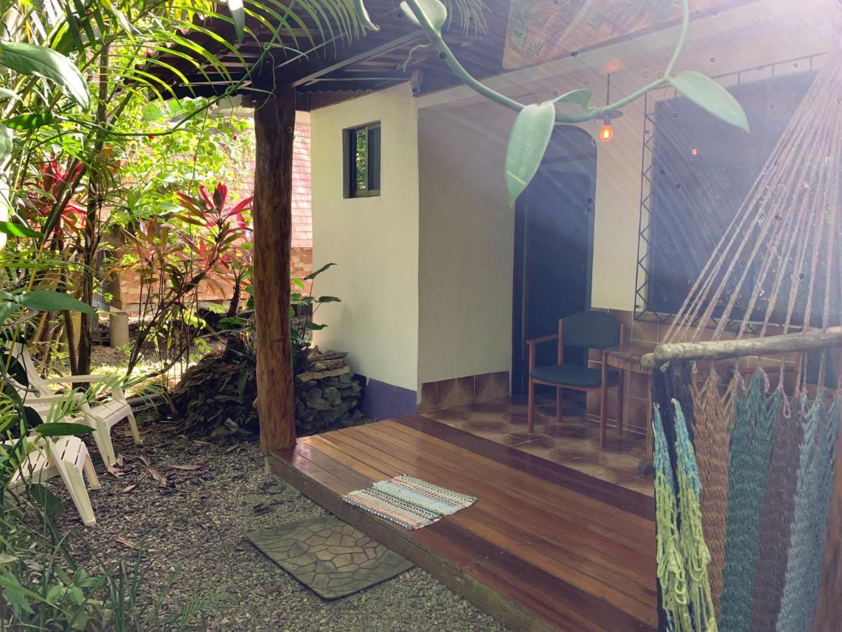 Cabinas Tito Cahuita Eksteriør bilde