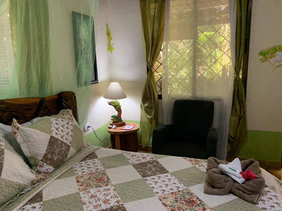 Cabinas Tito Cahuita Eksteriør bilde