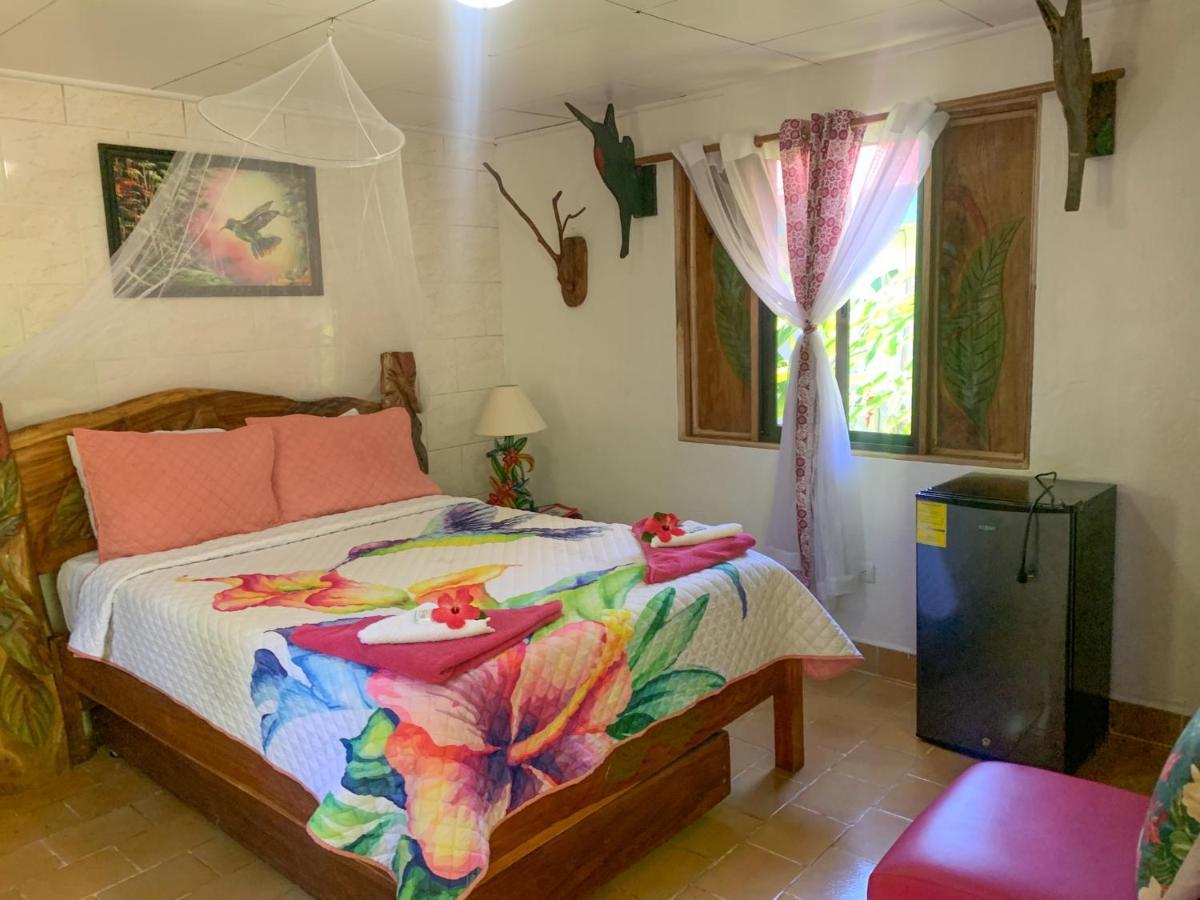 Cabinas Tito Cahuita Eksteriør bilde