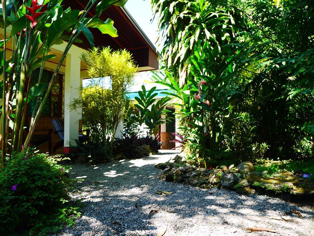 Cabinas Tito Cahuita Eksteriør bilde