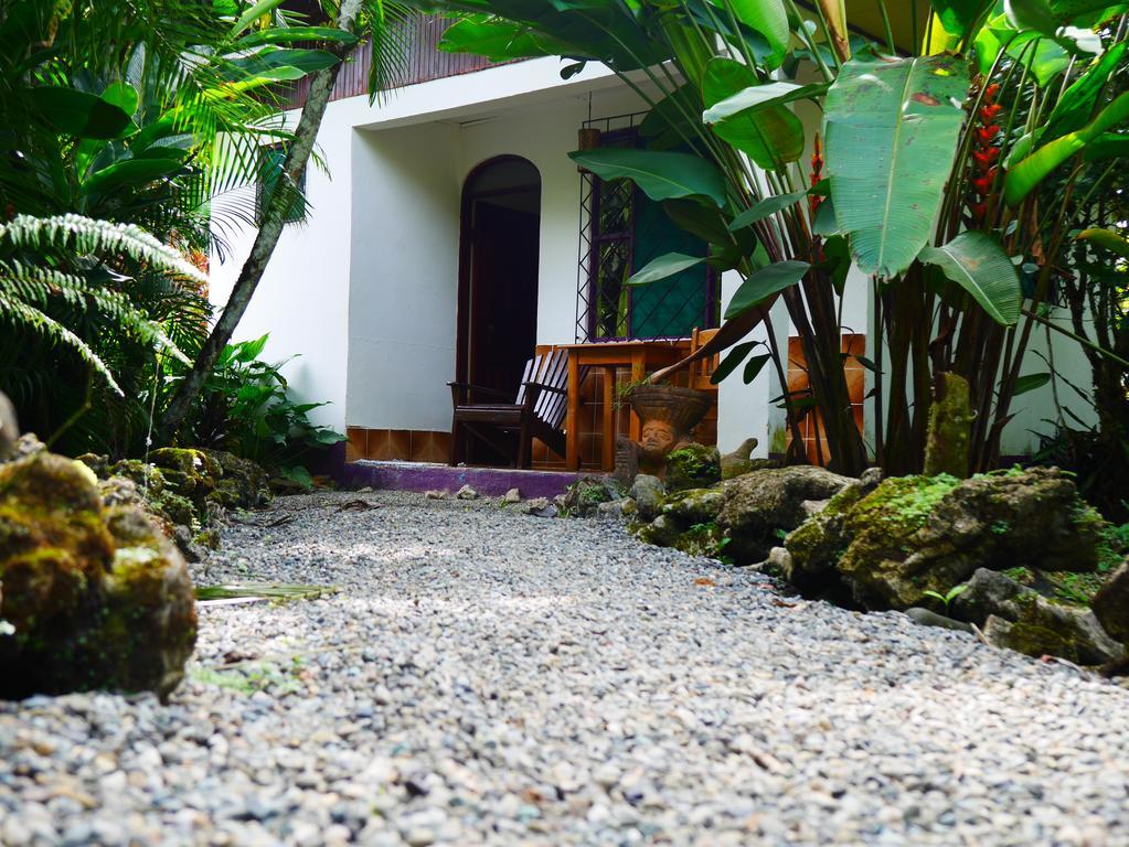 Cabinas Tito Cahuita Eksteriør bilde